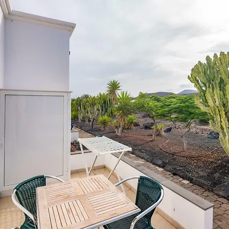 Дом отдыха Charco Del Palo Bungalows