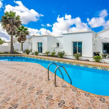 Дом отдыха Charco Del Palo Bungalows *